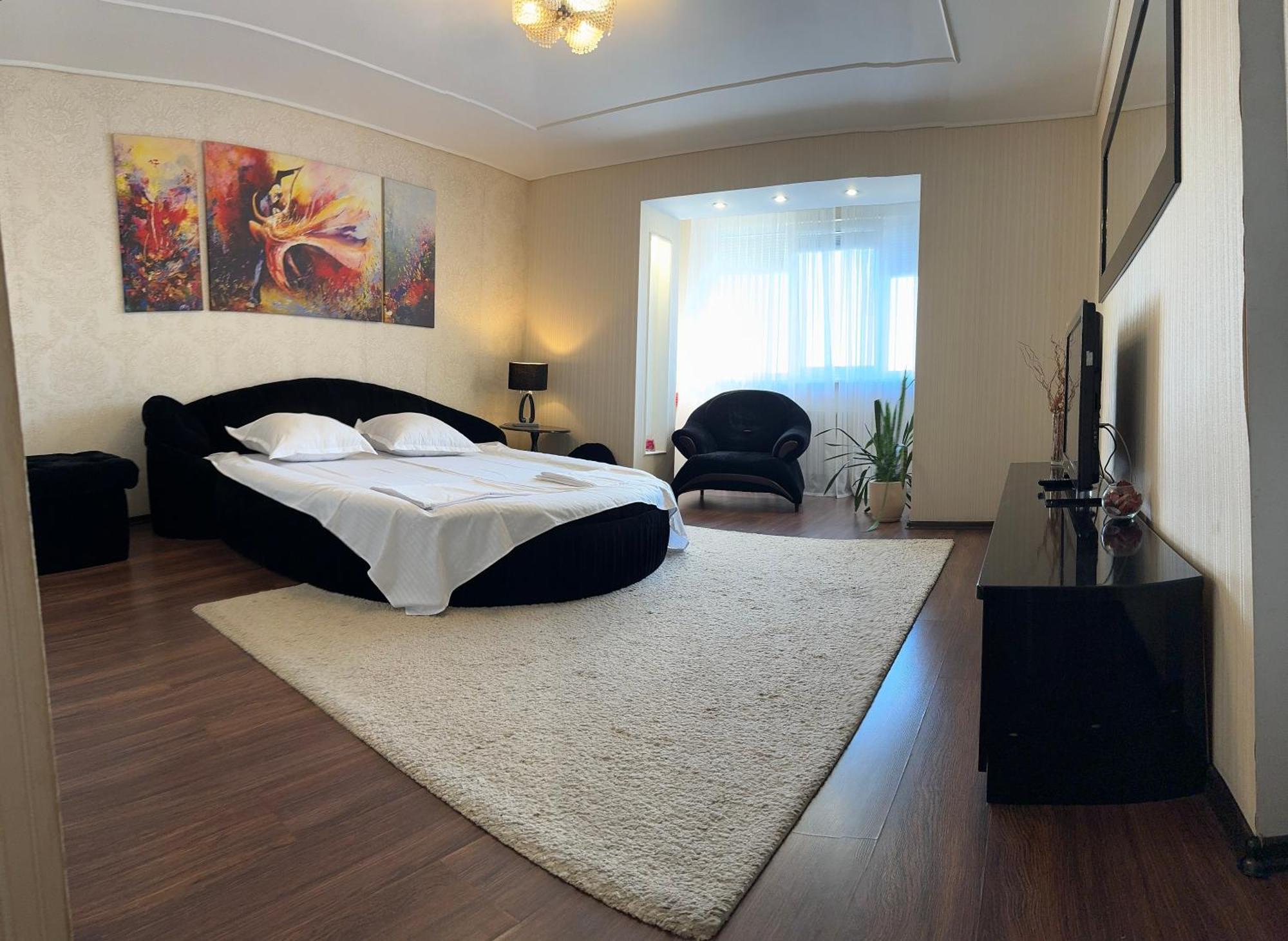 One-Bedroom Apartment In The Center Днепр Экстерьер фото