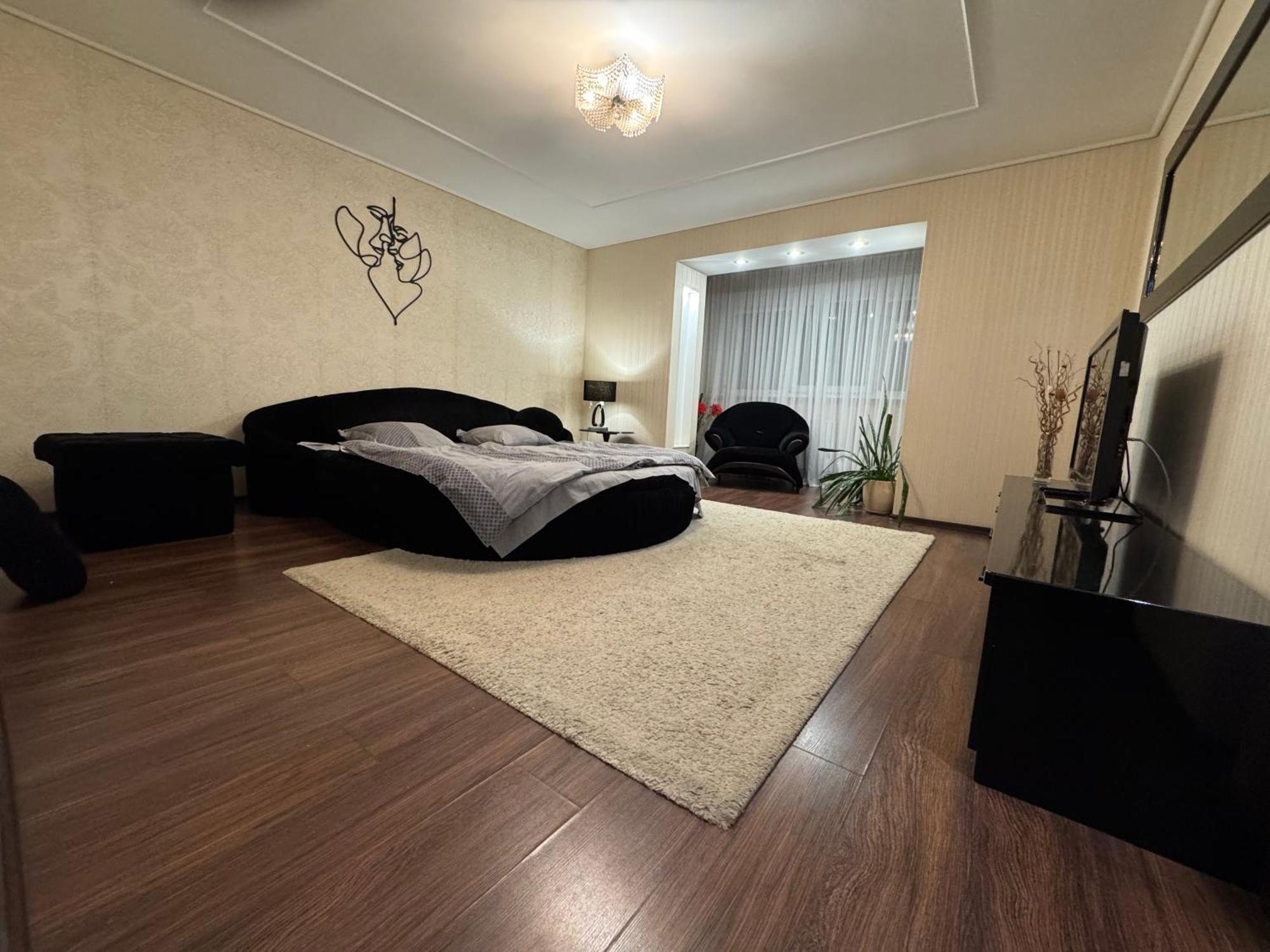 One-Bedroom Apartment In The Center Днепр Экстерьер фото